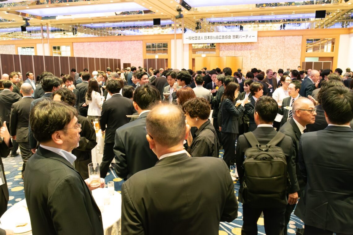 表彰式の懇親パーティー会場